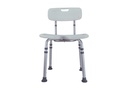 Silla de baño vista de frente, destacando el diseño amplio del asiento con bordes curvos, altura ajustable y patas antideslizantes para mayor seguridad en el uso diario.