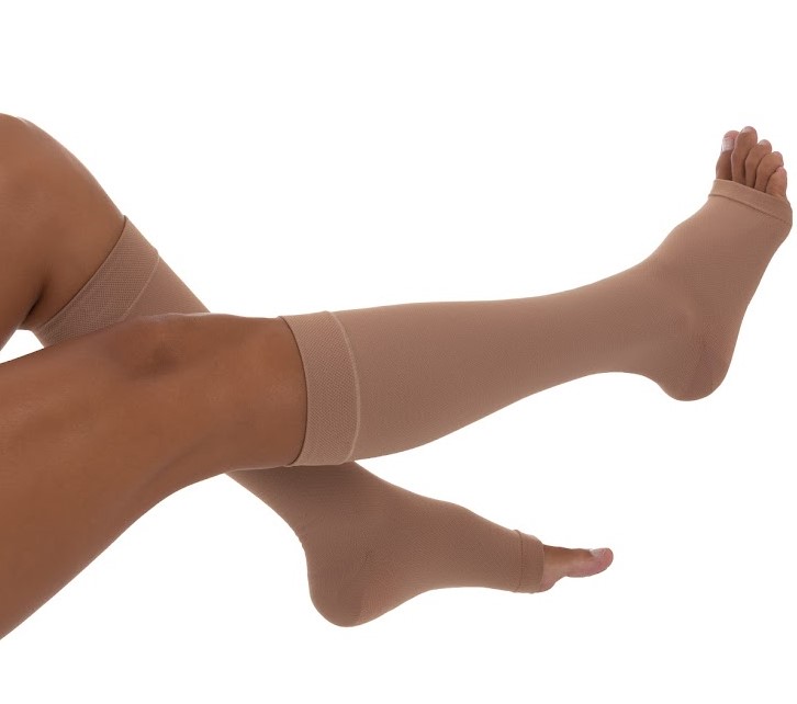 MEDIAS A LA RODILLA COMFORTLINE COTTON 20-30